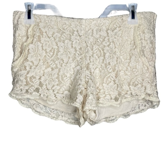 Aritzia Wilfred lace shorts cream ivory women’s size two - Picture 2 of 6